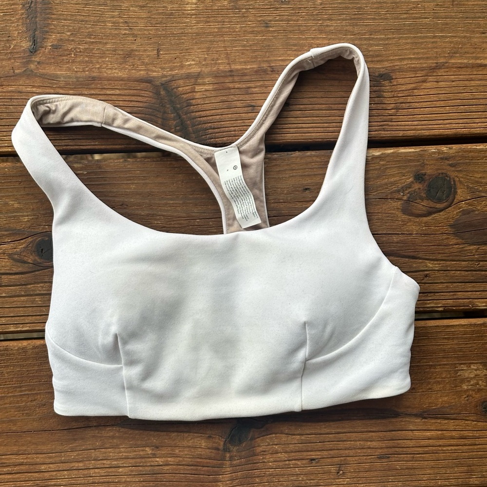 Women's LULULEMON Sports Bra size 2 barely worn!